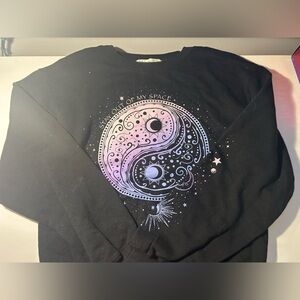 Wound up, colorful spirit crew neck